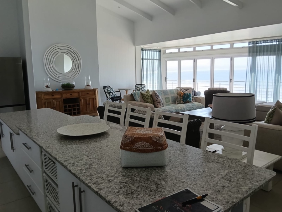 6 Bedroom Property for Sale in Wavecrest Eastern Cape